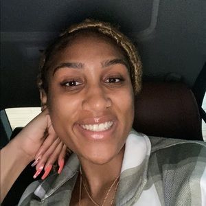 Meet your Posher, Aurielle